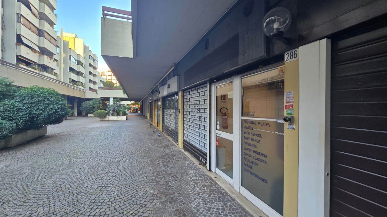 5 rooms Commercial property in Rome, Italy No. 33874