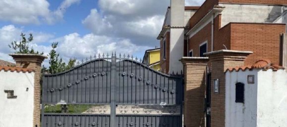 5 rooms Apartment in Pomezia, Italy No. 4538 5