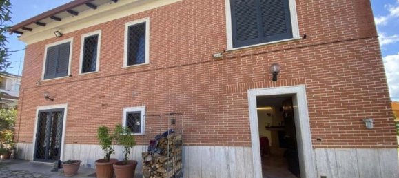 5 rooms Apartment in Pomezia, Italy No. 4538 2