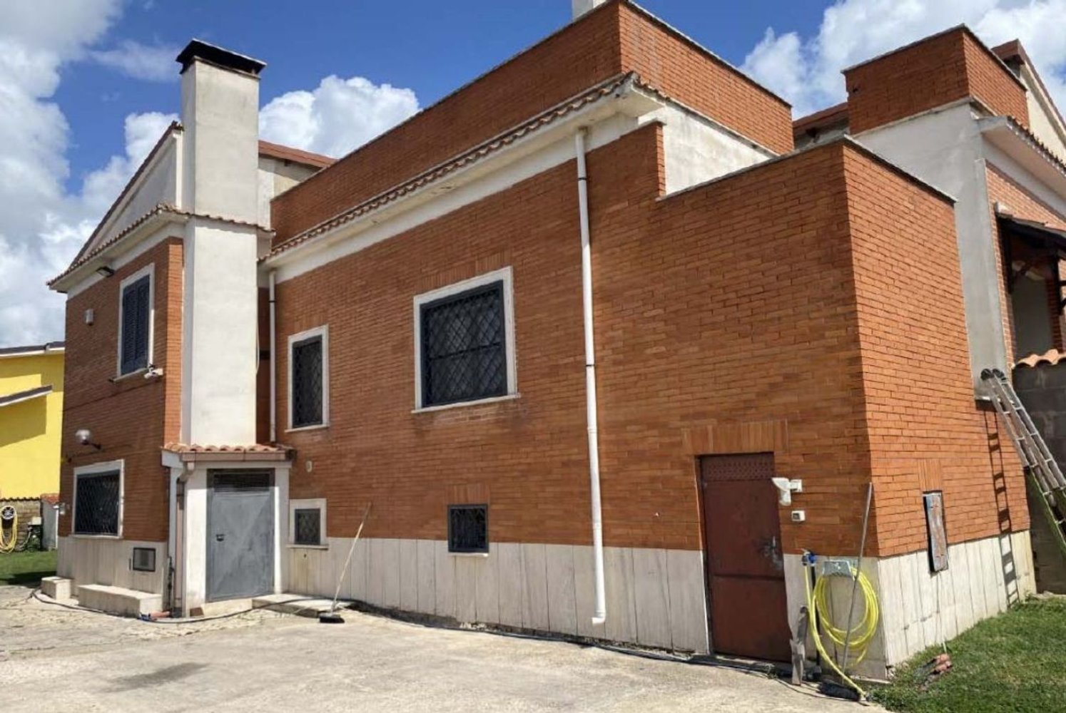 5 rooms Apartment in Pomezia, Italy No. 4538