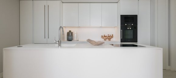 4 bedrooms Apartment in Estepona, Spain No. 2925 7