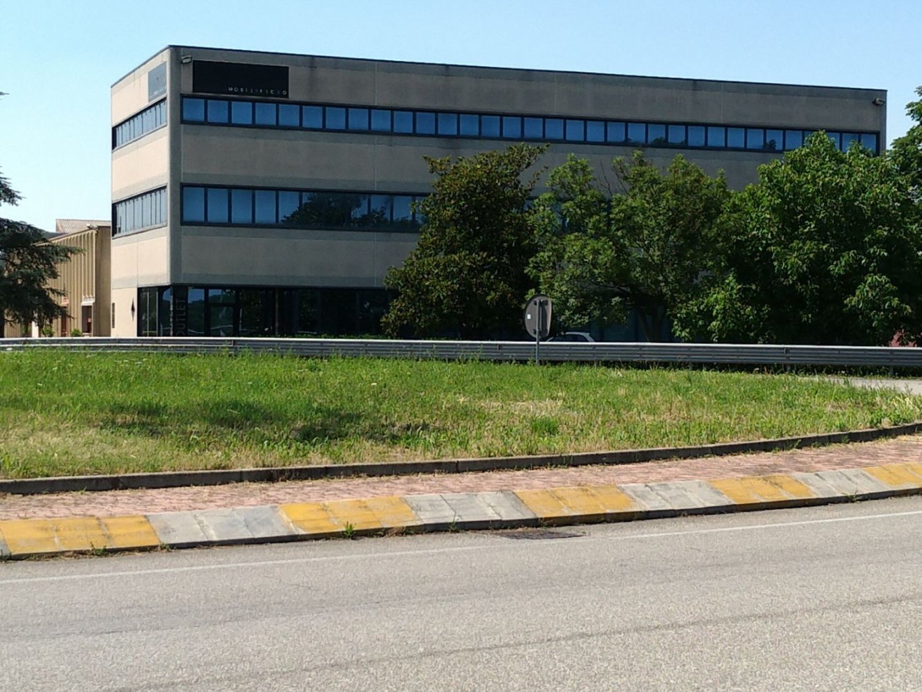  عقار تجاري في Ostiglia, Italy 1500متر مربع رقم 138290