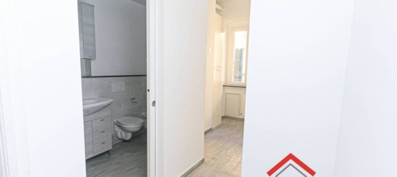 Apartamento de 2 dormitorios en Genoa, Italy No. 170802 7