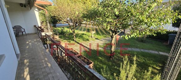 3 bedrooms Villa in Montebelluna, Italy No. 341675 4