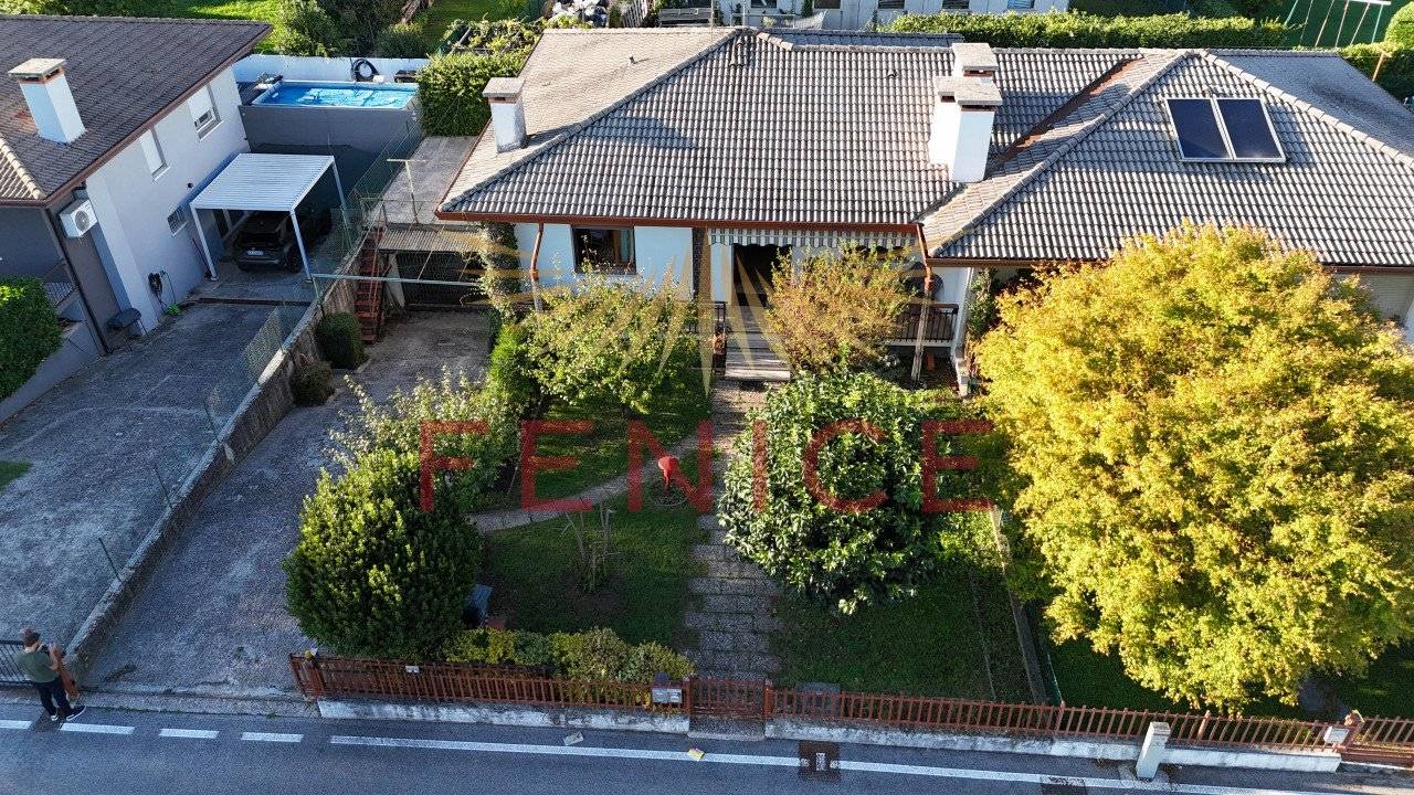 3 bedrooms Villa in Montebelluna, Italy No. 341675