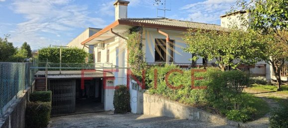3 bedrooms Villa in Montebelluna, Italy No. 341675 3
