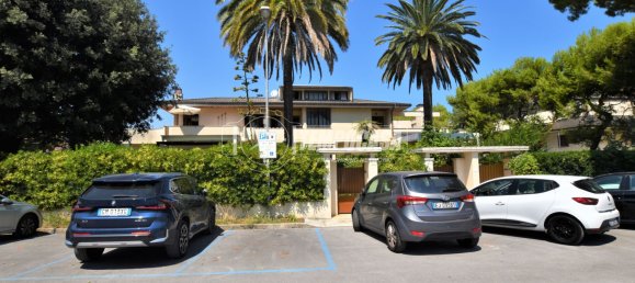 8 rooms House in Porto San Giorgio, Italy No. 335351 2