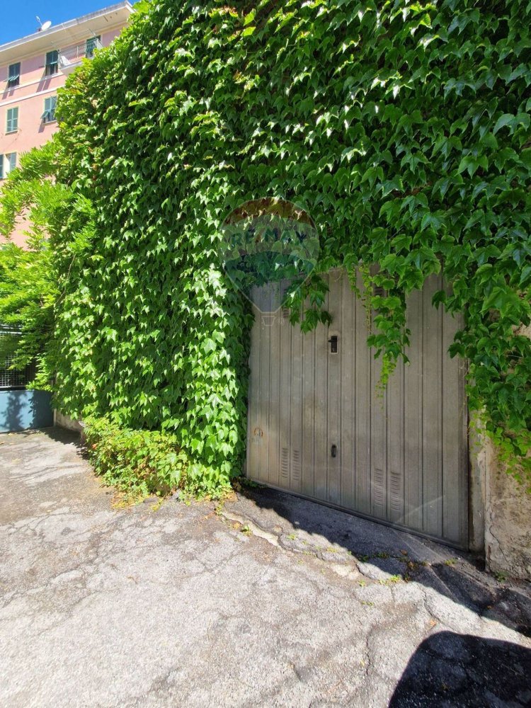 21m² Garage in Genoa, Italy No. 376435