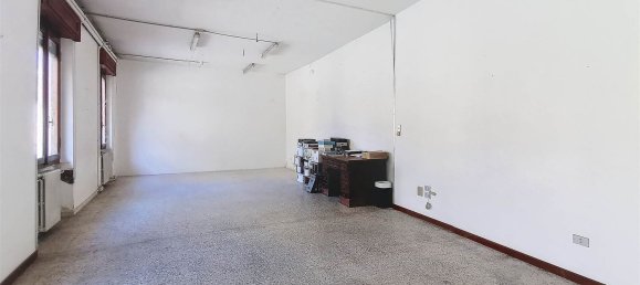 4-salle Appartement à Bozzolo, Italy No. 7446 19