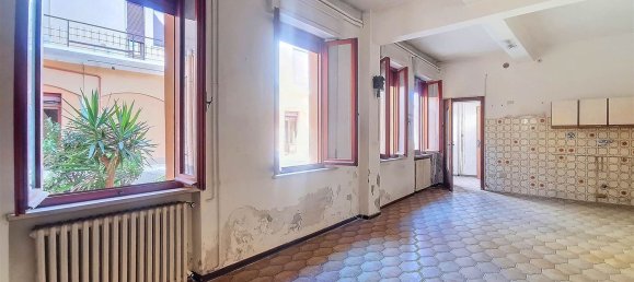 4-salle Appartement à Bozzolo, Italy No. 7446 10