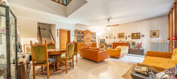 5 bedrooms Villa in Reggio Emilia, Italy No. 330634 9