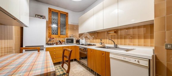 5 bedrooms Villa in Reggio Emilia, Italy No. 330634 14