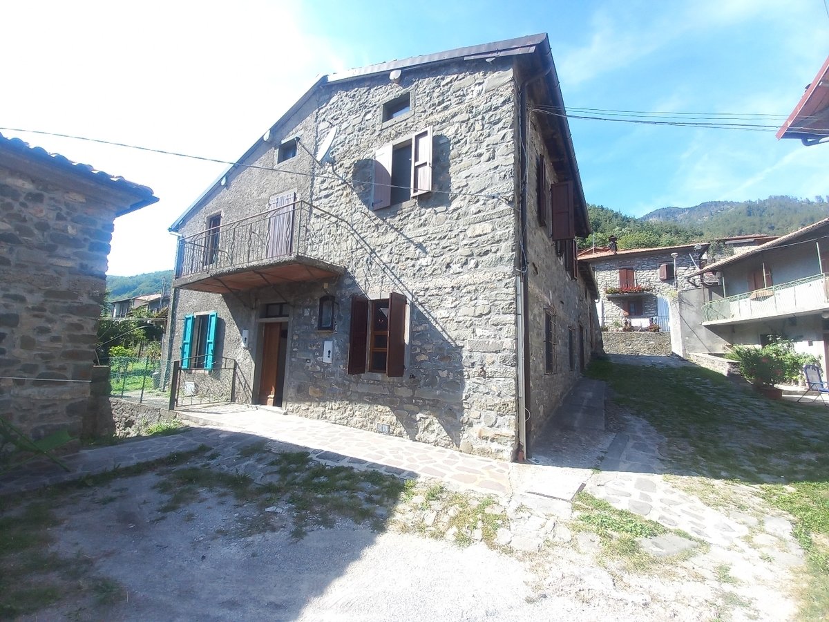 4 bedrooms Villa in Sillano Giuncugnano, Italy No. 177278