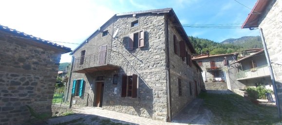 4 bedrooms Villa in Sillano Giuncugnano, Italy No. 177278 6