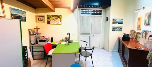 1غرفة عقار تجاري في Casoria, Italy رقم 8678 2