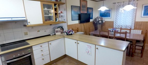 3 bedrooms House in Huesca, Spain No. 137246 10