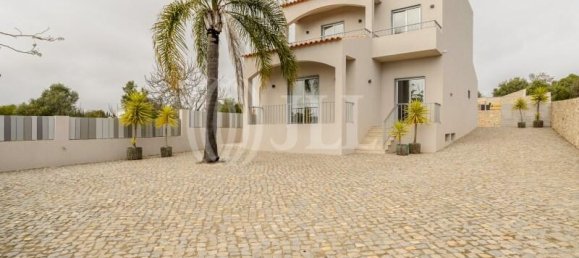 4 bedrooms Villa in Quarteira, Portugal No. 109311 3