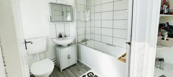 3 bedrooms House in Sheerness, United Kingdom No. 10921 25