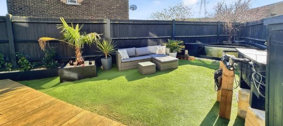 3 bedrooms House in Sheerness, United Kingdom No. 10921 2