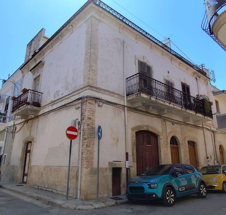 Дом с 2 комнатами в Грумо Аппула, Италия № 17151