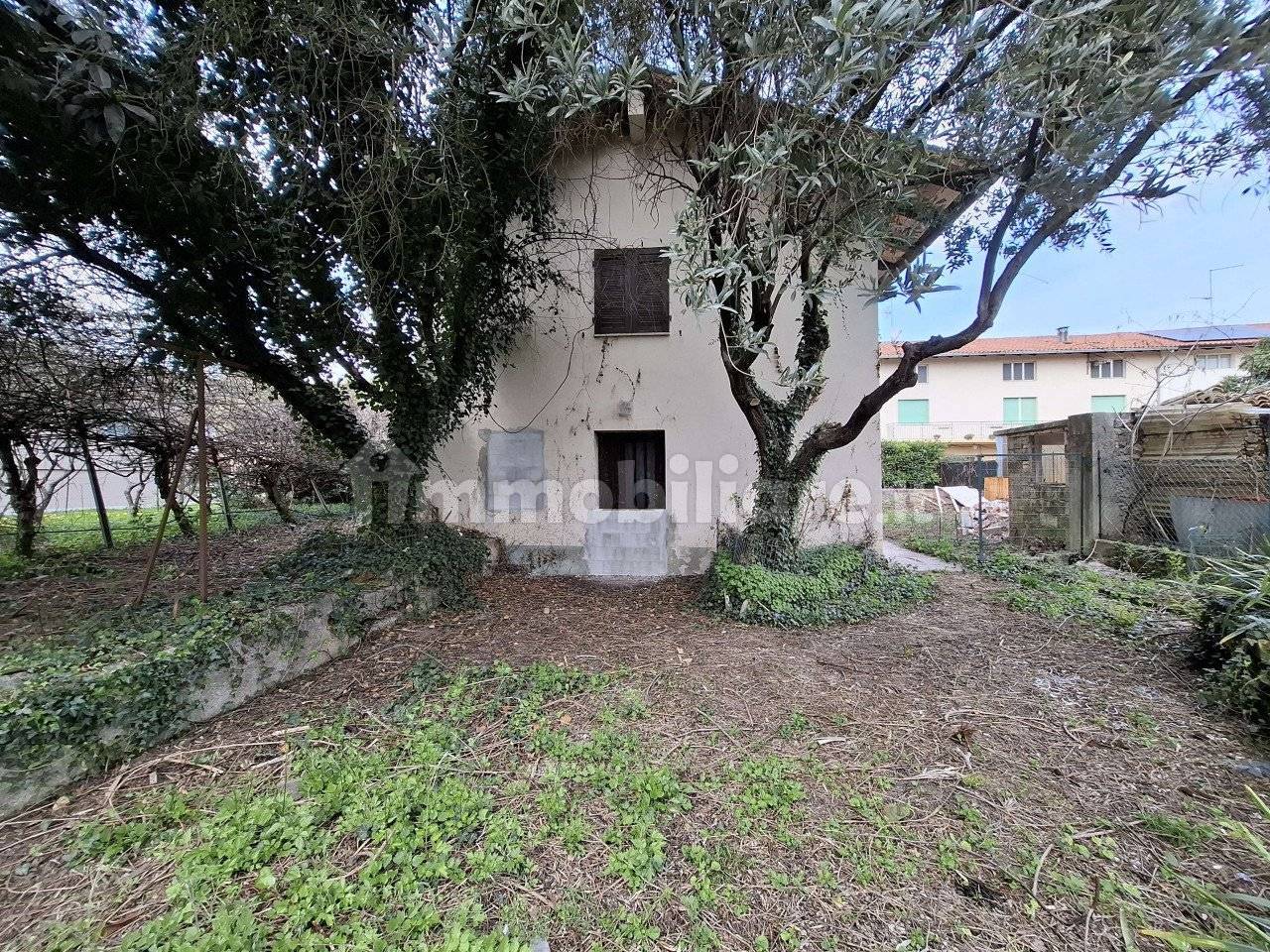 Casa de 5 habitaciónes en Udine, Italy No. 363049