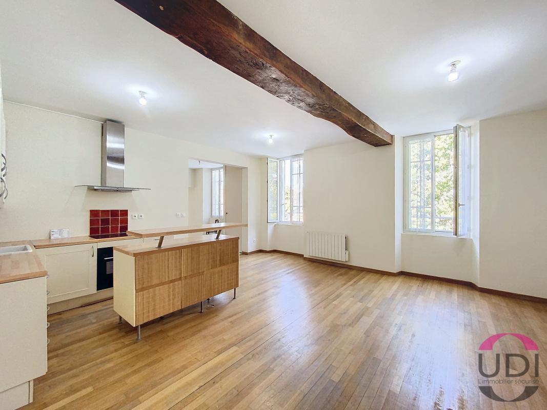 2 غرف نوم منزل ذو طابقين في Corbeil-Essonnes, France رقم 144103