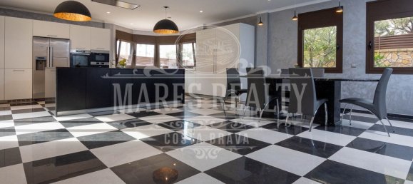 Вилла с 6 спальнями в Льорет-де-Мар, Испания № 11298 6