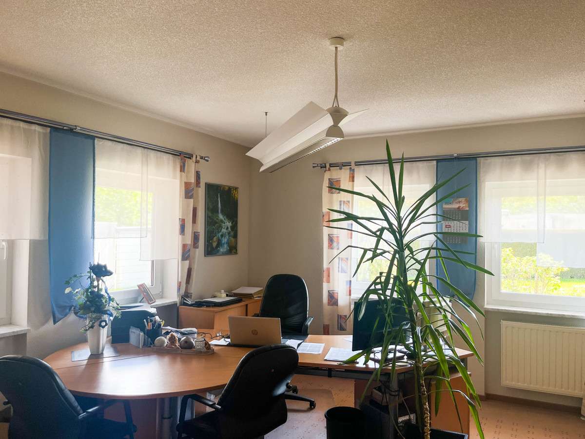 287m² Building in Hof, Germany No. 209278