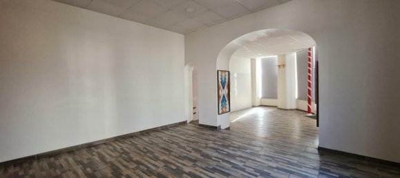 12 rooms Building in Orleans, France No. 218394 2