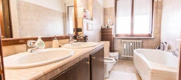 3 bedrooms Apartment in Piacenza, Italy No. 190239 4