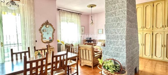 4-salle Appartement à Savigliano, Italy No. 26058 5