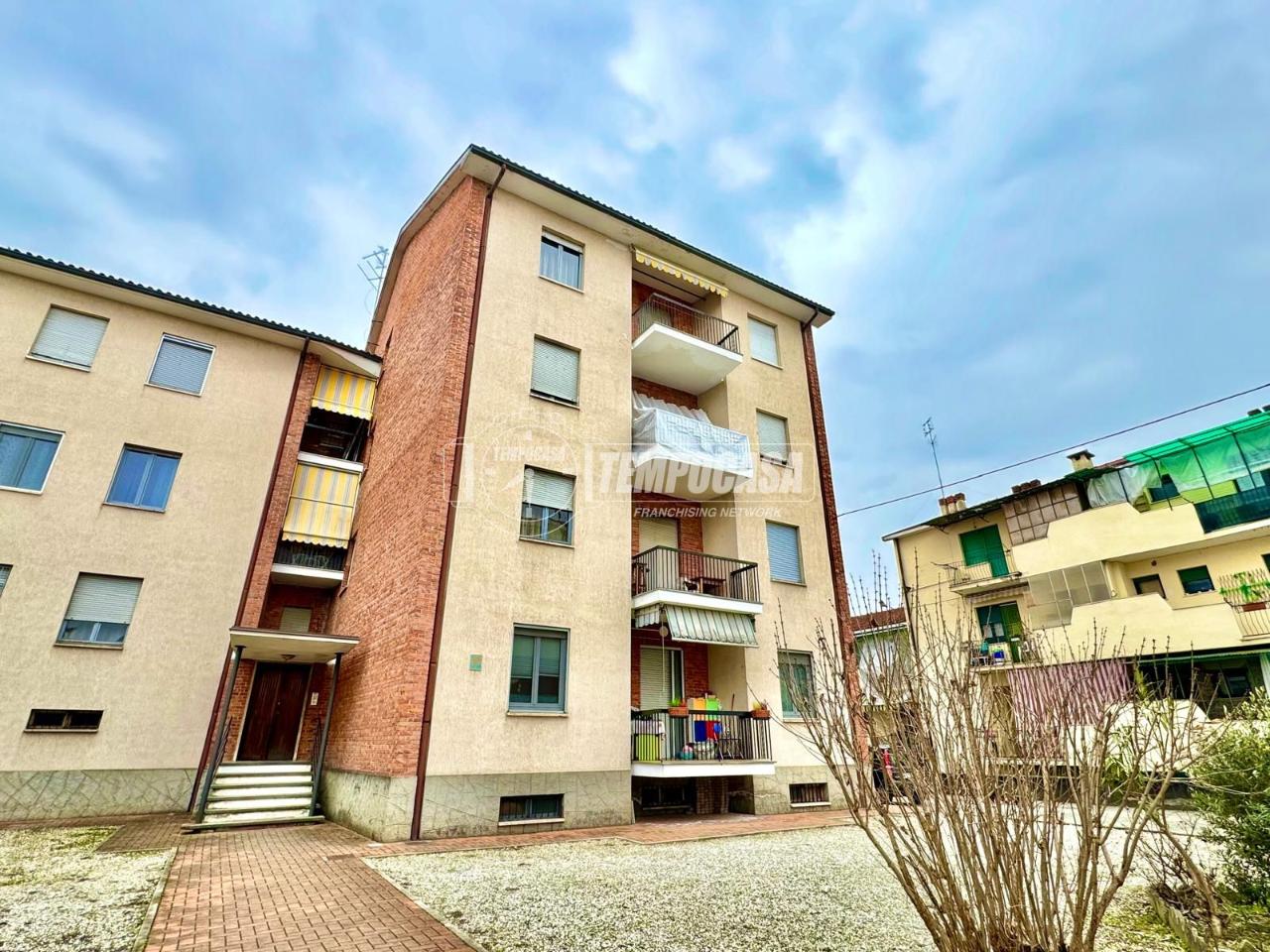 4-salle Appartement à Savigliano, Italy No. 26058