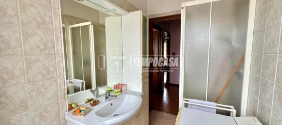 4-salle Appartement à Savigliano, Italy No. 26058 24