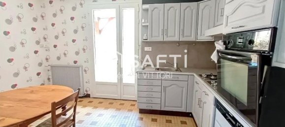 4 Schlafzimmer Haus in Mayenne, France, Nr. 291536 2