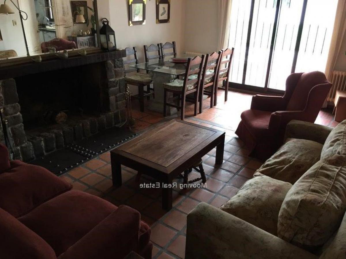 4 bedrooms House in Montevideo, Uruguay No. 11170