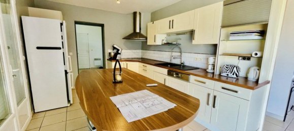 5 bedrooms House in Alencon, France No. 292785 4