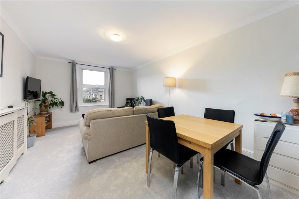 2 bedrooms Apartment in London, United Kingdom No. 3793