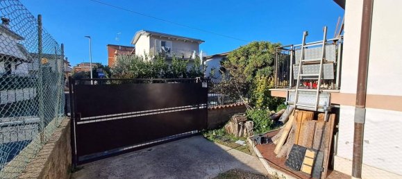 3 rooms Apartment in Albano Laziale, Italy No. 124082 3