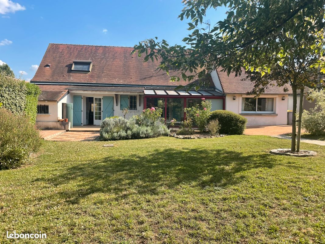 Casa de 3 dormitorios en Azay-sur-Cher, France No. 89010