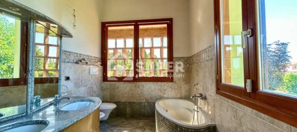 5 bedrooms Villa in Faenza, Italy No. 307410 8