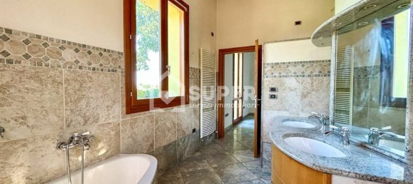 5 bedrooms Villa in Faenza, Italy No. 307410 9
