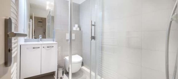 10 rooms Building in Bordeaux, France No. 95629 2