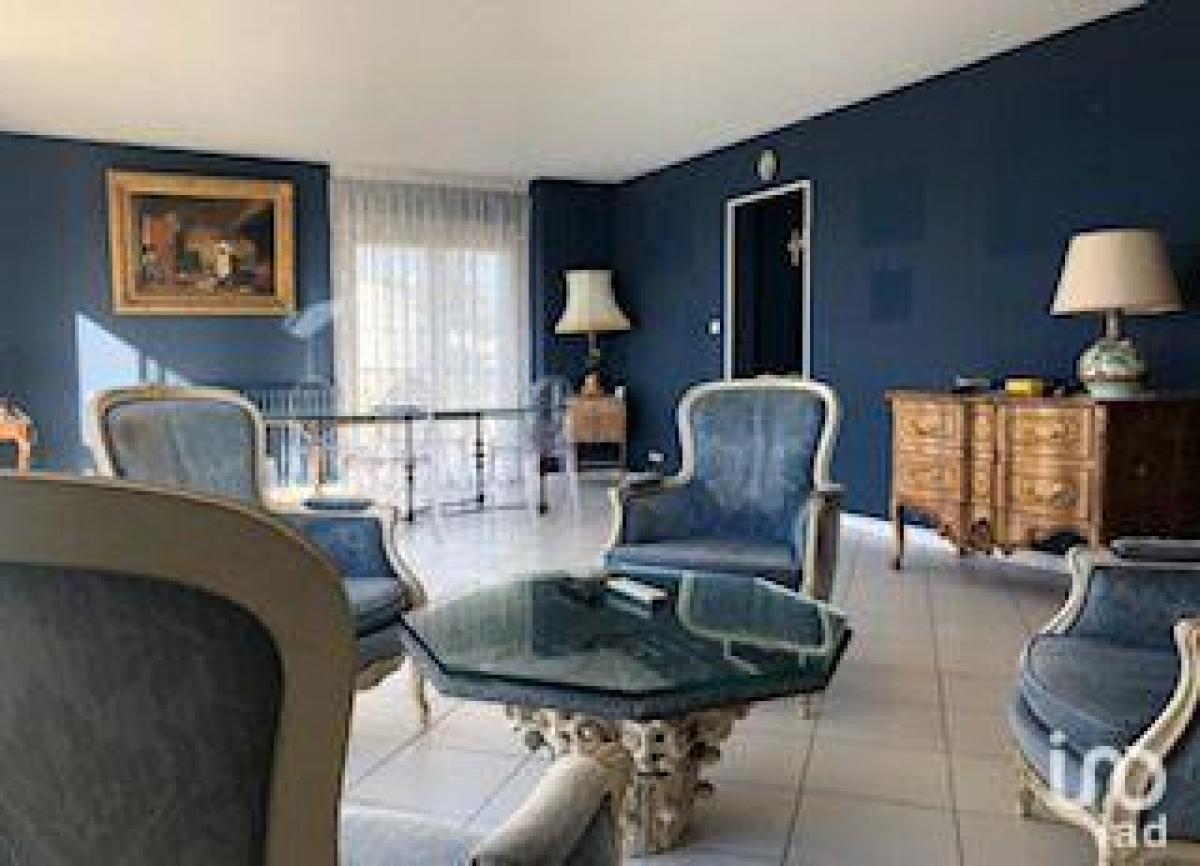 3 bedrooms House in Royan, France No. 28428