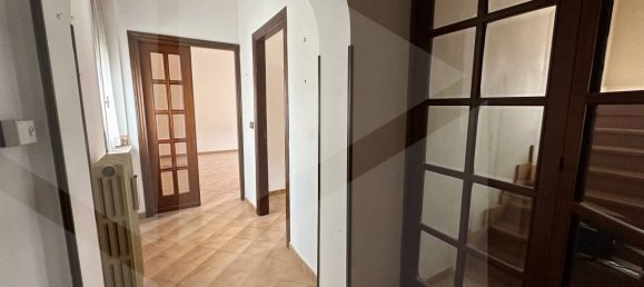 Propiedad comercial de 8 habitaciónes en Avezzano, Italy No. 18763 3