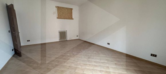 Propiedad comercial de 8 habitaciónes en Avezzano, Italy No. 18763 10