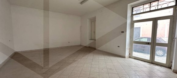 Propiedad comercial de 8 habitaciónes en Avezzano, Italy No. 18763 19