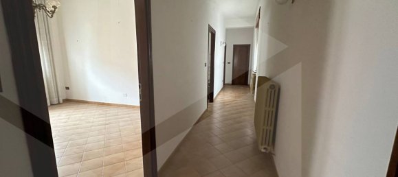 Propiedad comercial de 8 habitaciónes en Avezzano, Italy No. 18763 11