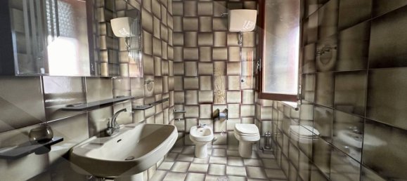 Propiedad comercial de 8 habitaciónes en Avezzano, Italy No. 18763 4