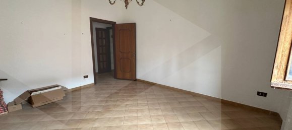 Propiedad comercial de 8 habitaciónes en Avezzano, Italy No. 18763 13