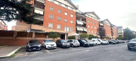 3 rooms Apartment in Rome, Italy No. 33723 2